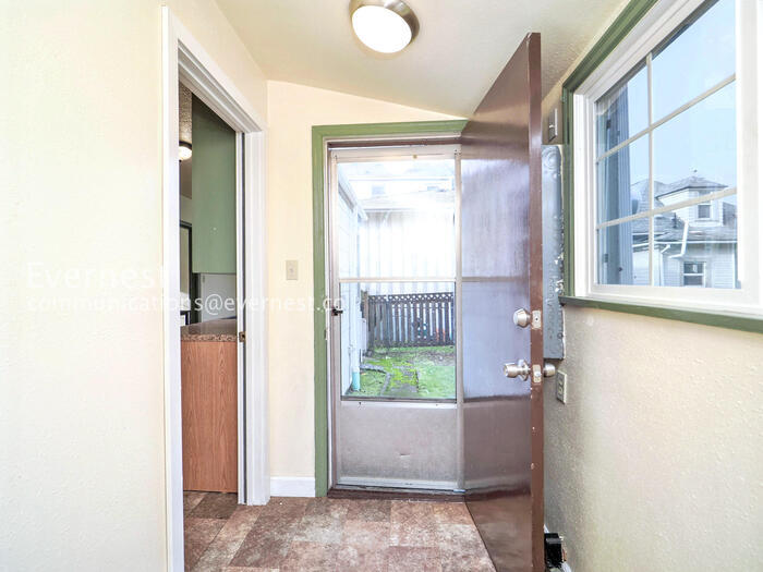 Building Photo - 509 3rd St SW