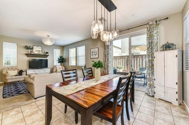 Building Photo - NICE TWO STORY HOME IN WEST ROSEVILLE!