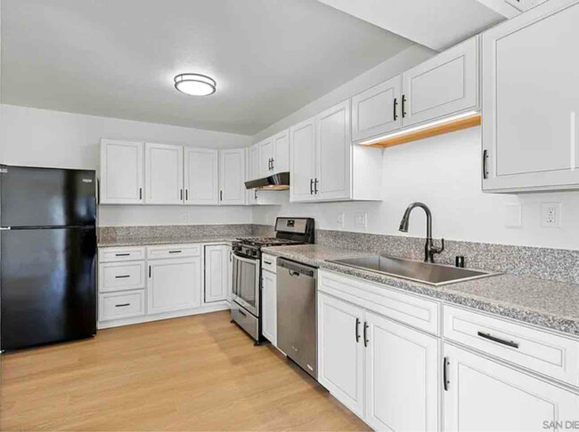 Building Photo - 220 Riverview Way