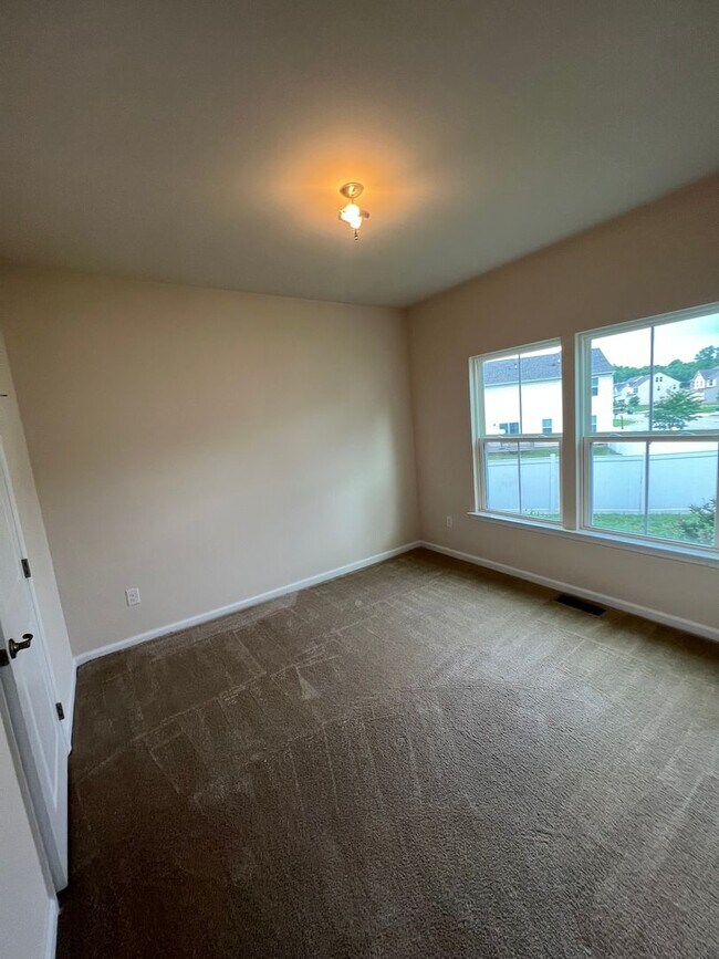 Building Photo - 965 Eagle Pl