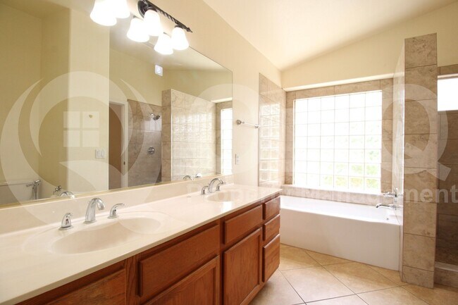 Building Photo - 1140 S Cholla St