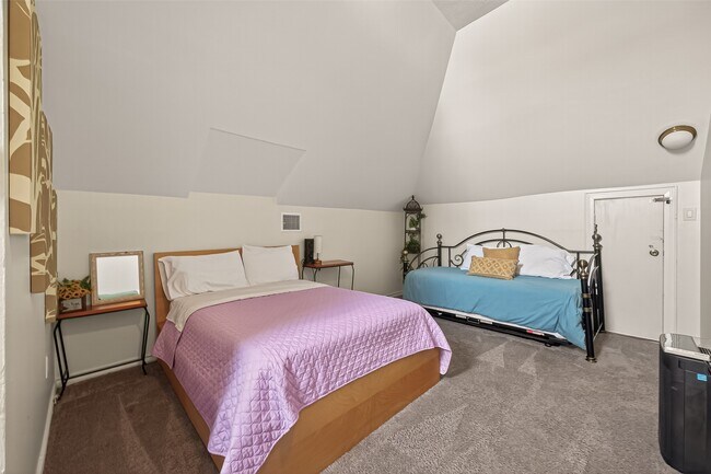 Building Photo - 324 W Alabama St