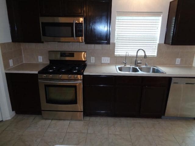 Building Photo - 15010 Sugarhollow Dr