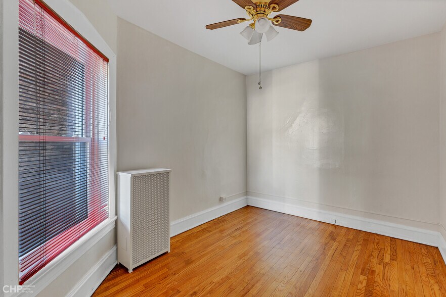 Building Photo - 6528 N Bosworth Ave