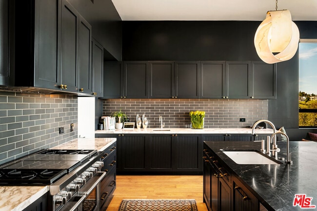 Building Photo - 1030 Somera Rd