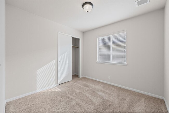 Building Photo - 336 Celery Loop