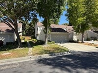 Building Photo - 3-Bedroom Hilltop Village Home w/ Bonus Am...