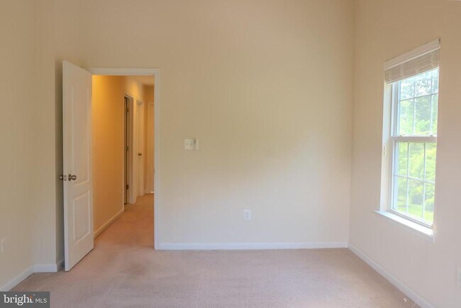 Building Photo - 726 Millhouse Dr