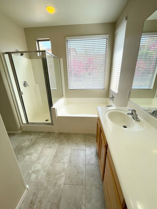 Building Photo - 4 Bedroom/2 Bath Single Level Home in Anthem! Close to freeway & TSMC Plant!