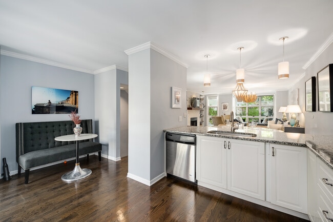 Building Photo - 2389 N Wayne Ave