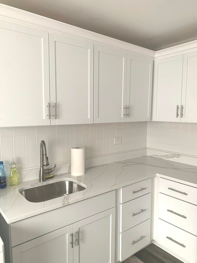 Building Photo - 1672 Evergreen Ave