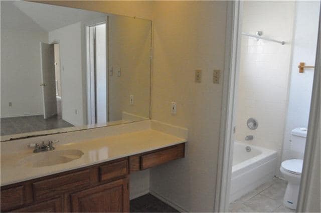 Building Photo - 2119 Fountain Dr