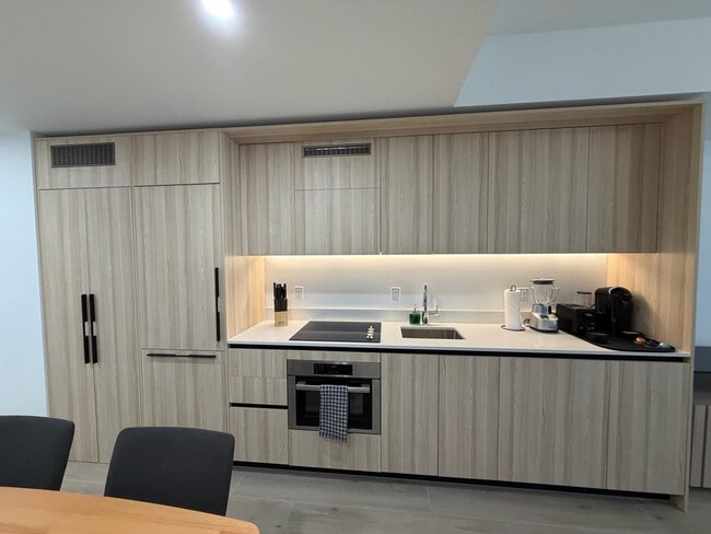 Building Photo - 225 N Miami Ave