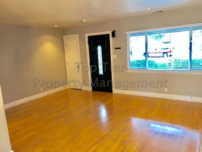 Building Photo - Spectacular 3 Bed, 1 Bath, 1,087 sqft House in Pleasant Hill available now for lease!