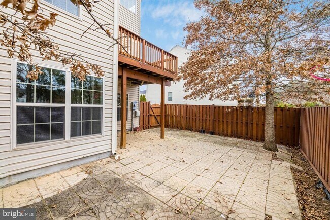 Building Photo - 42639 Chisholm Dr