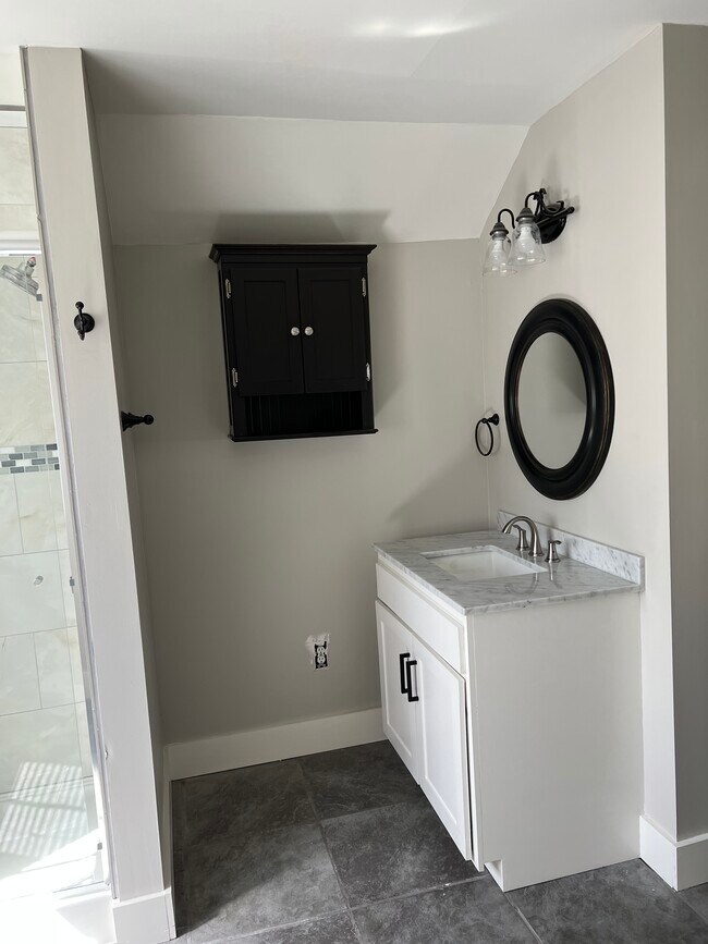 Building Photo - 631 9th Ct S