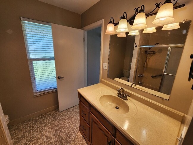 Building Photo - 4513 Saxon Dr