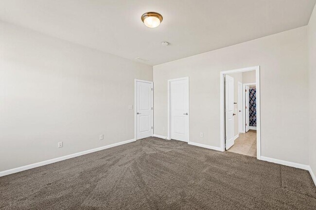 Building Photo - 405 Founders Walk