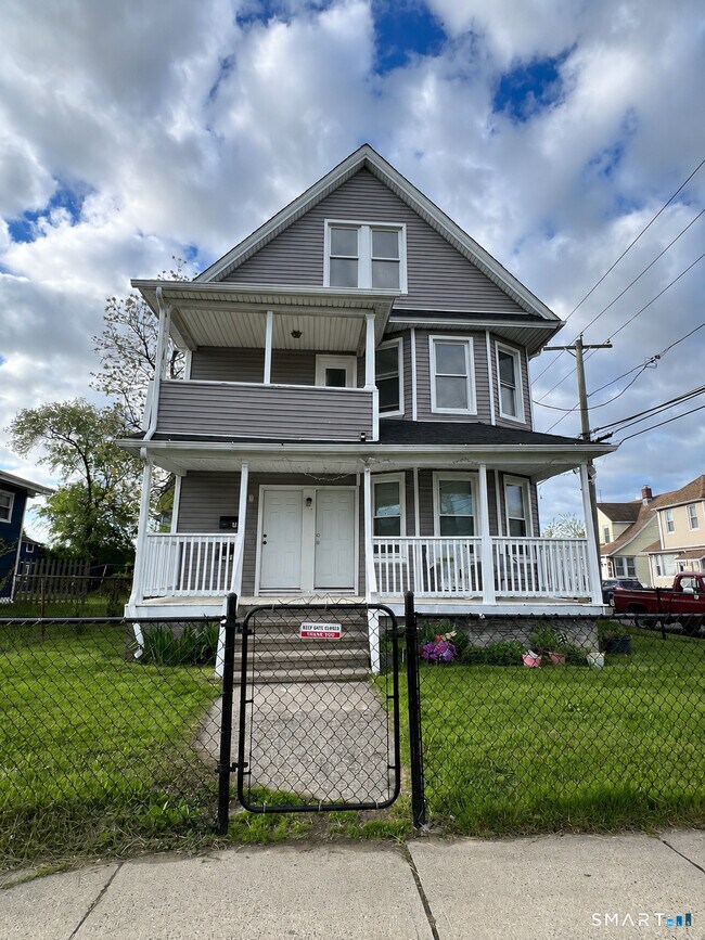 Building Photo - 10 Beatrice St