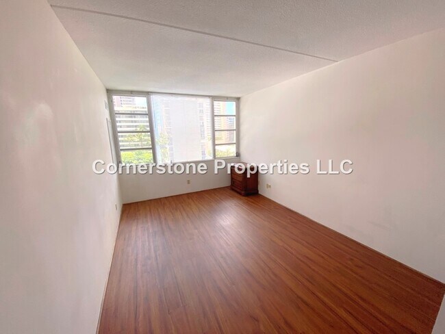 Building Photo - 400 Hobron Ln