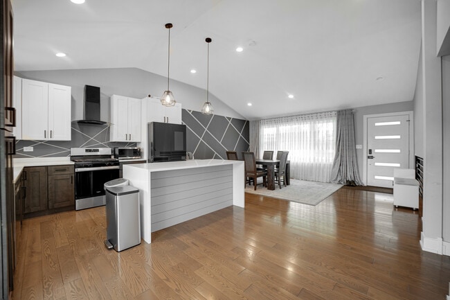 Building Photo - 10324 S 81st Ave