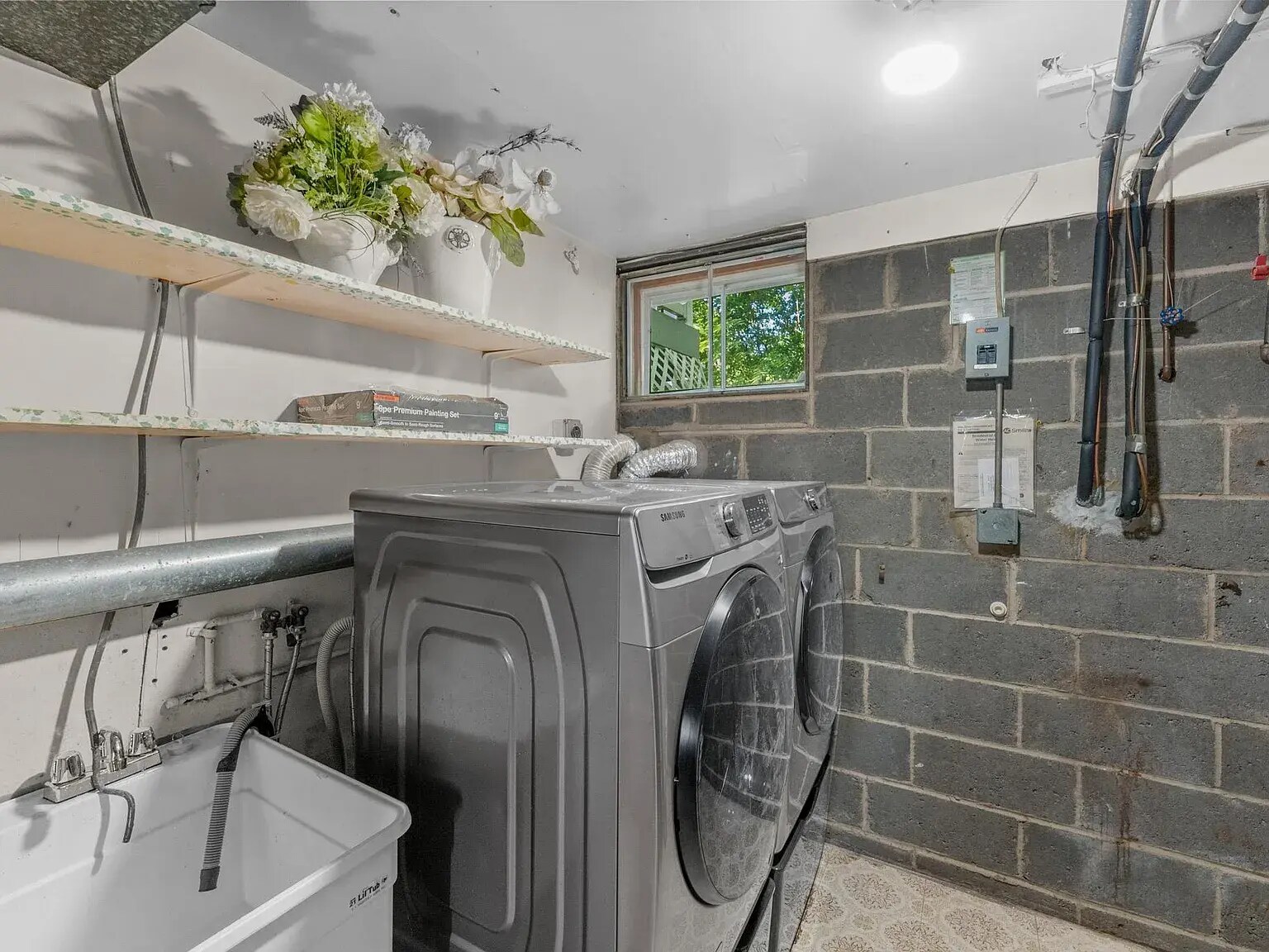 Building Photo - 2 Andrew Ct