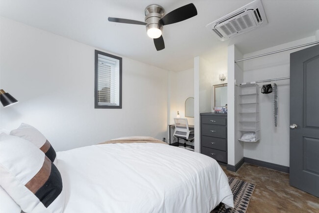 Building Photo - 201 S Chaparral St