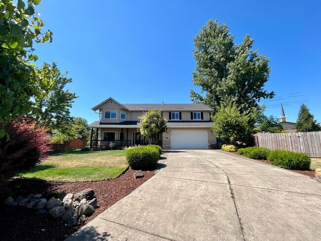 Building Photo - 2383 NW Victoria Ct