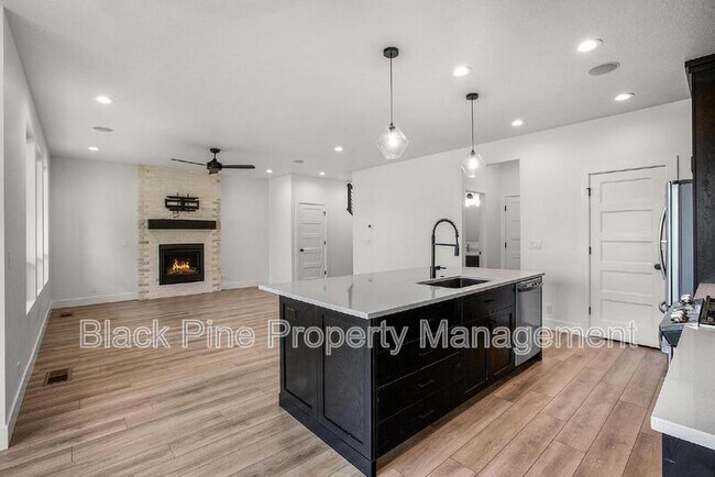 Building Photo - 2167 Klemmer Ave N
