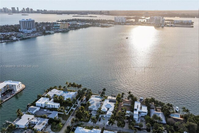 Building Photo - 1101 S Shore Dr