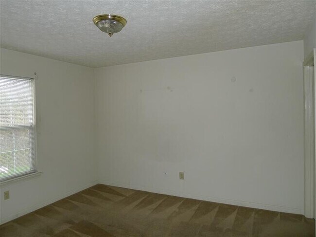 Building Photo - 1600 Alexandria Dr