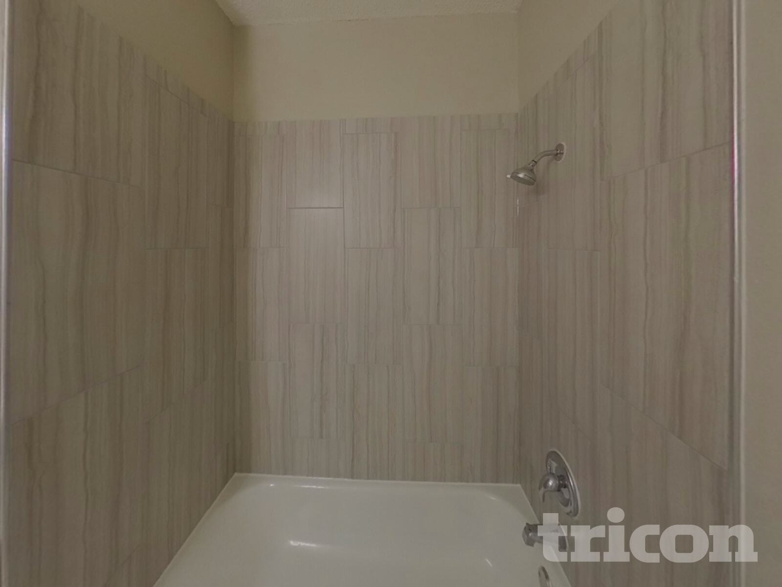 Building Photo - 2628 Dahlia Dr