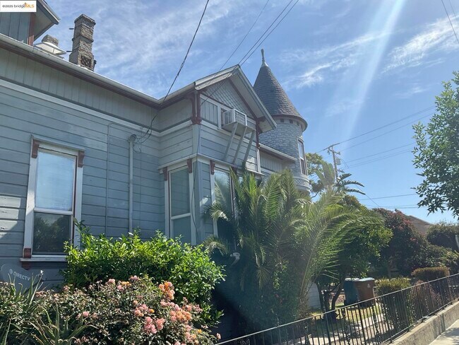 Primary Photo - 512 E St