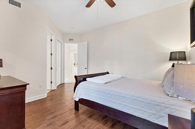 Building Photo - 5425 46th Ct W