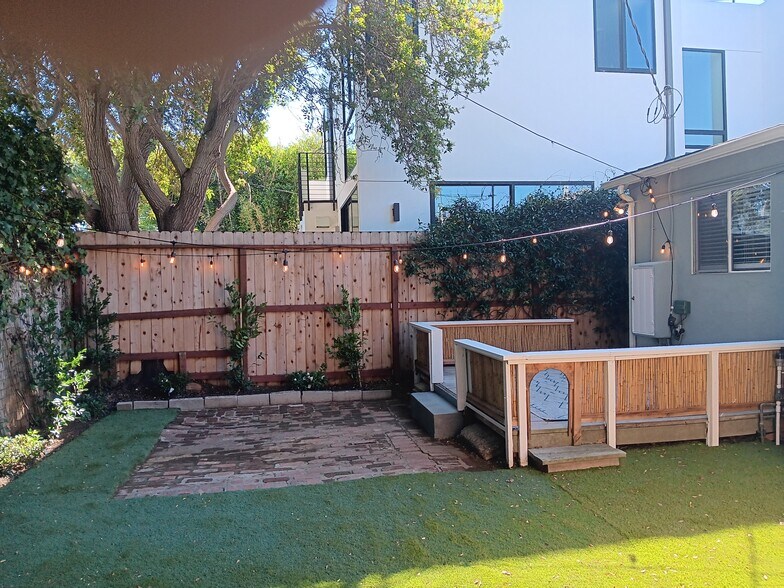 Building Photo - 2330 Frey Ave