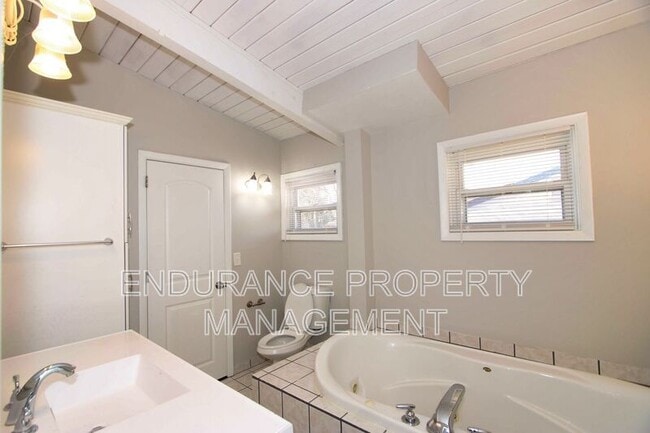 Building Photo - 3130 Balsamridge Dr