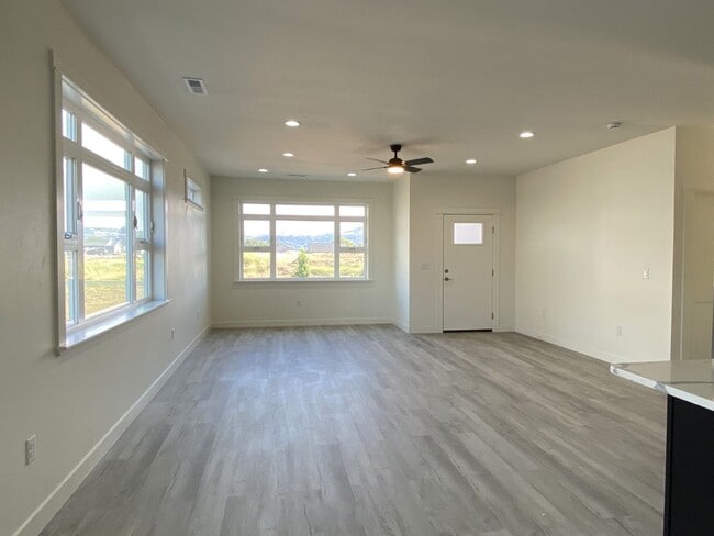 Building Photo - 502 Lolly Ln
