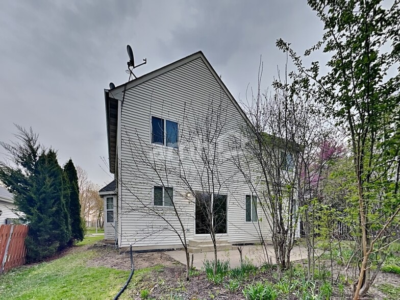 Building Photo - 34248 N Needlegrass Dr