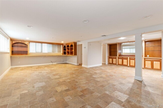 Building Photo - 655 Diane Pl