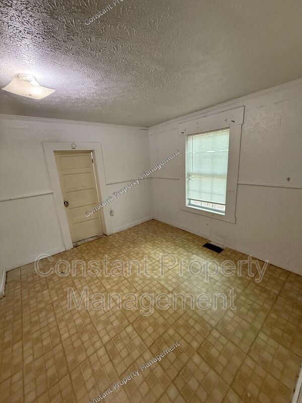 Building Photo - 504 Wheeler St
