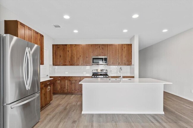 Building Photo - 261 Hortus Dr