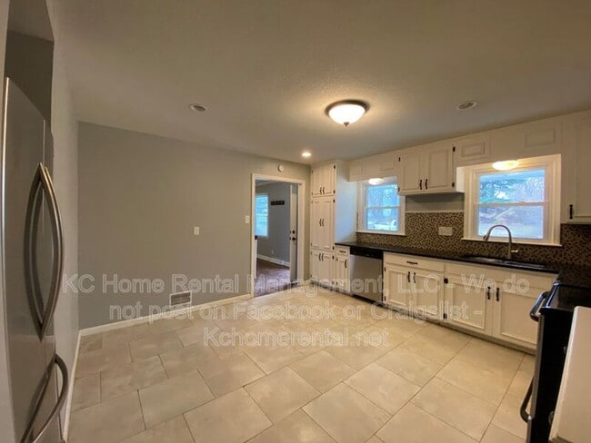 Building Photo - 6809 Marty St