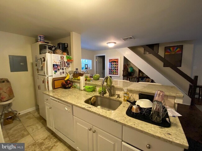 Building Photo - 443 Fairmount Ave