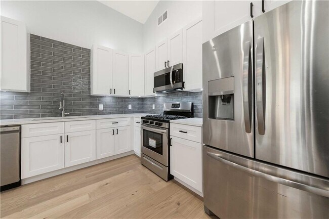 Building Photo - 1210 Brentwood St