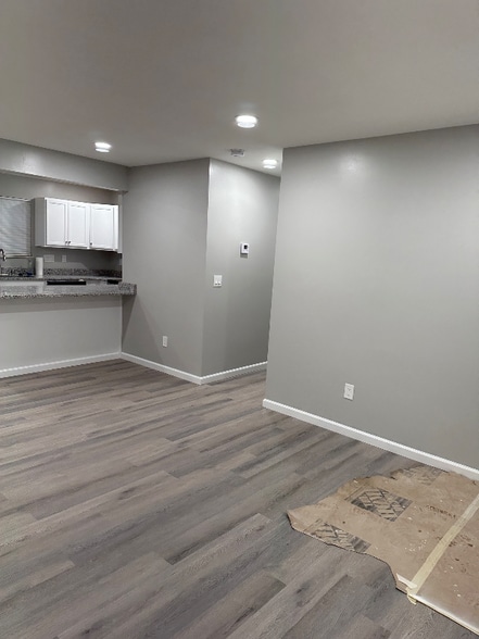 Building Photo - 139 Raintree Rd