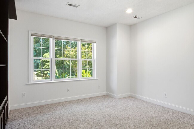 Building Photo - 2645 Blossom Trail E