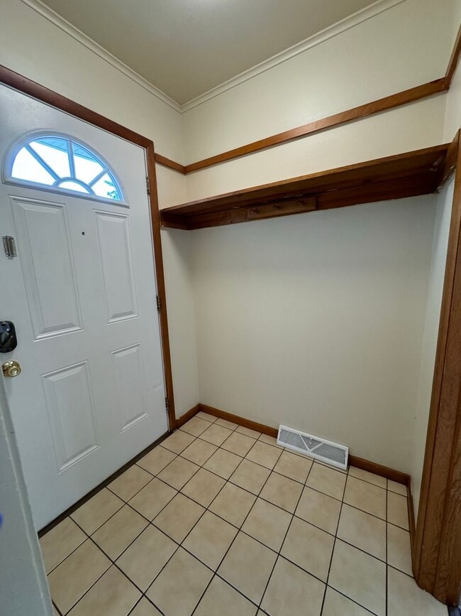 Building Photo - 183 W Patterson Ave