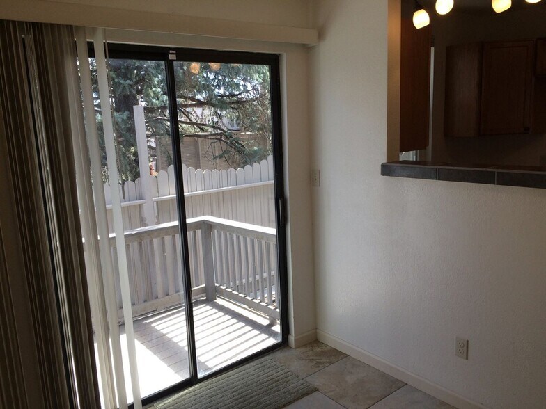 Building Photo - 1504 Pine St