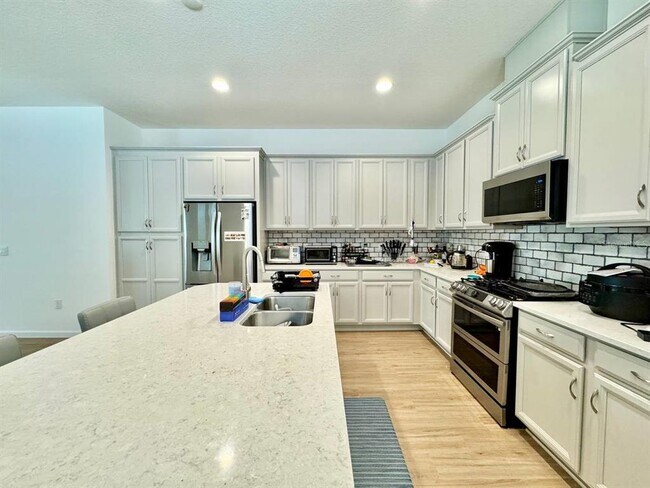 Building Photo - 827 Winterside Dr