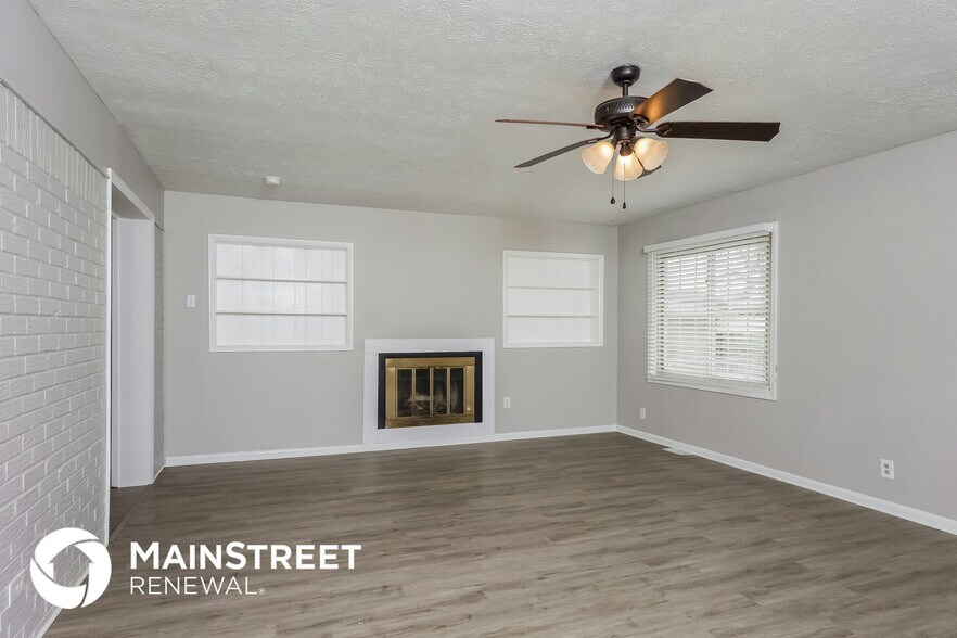Building Photo - 7706 Poinsettia Dr